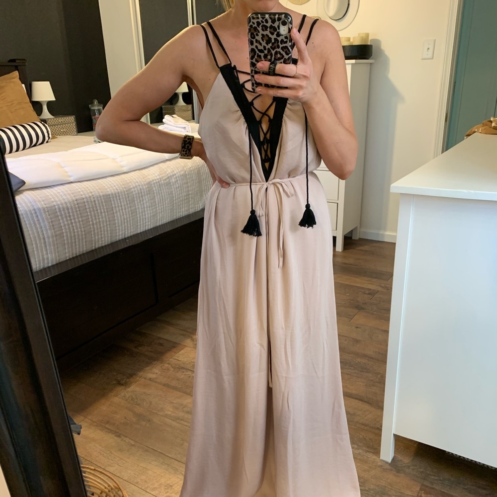 NWT F21 criss cross tie deep V maxi dress